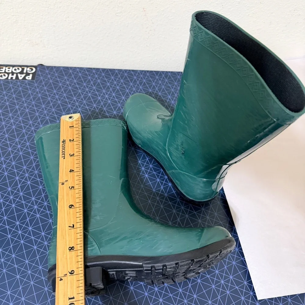 UGG Waterproof Rain Boots Kids Size 1 Green Rubber Pull On Spring Midcalf